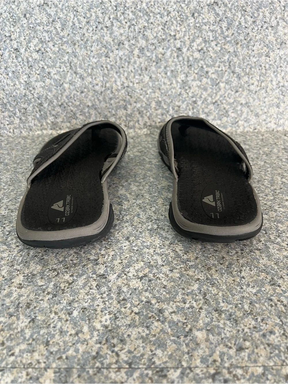 Ozark Trail Outdoor Equipment Men's Black Gray Size 11 Thong Flip Flop Sandals